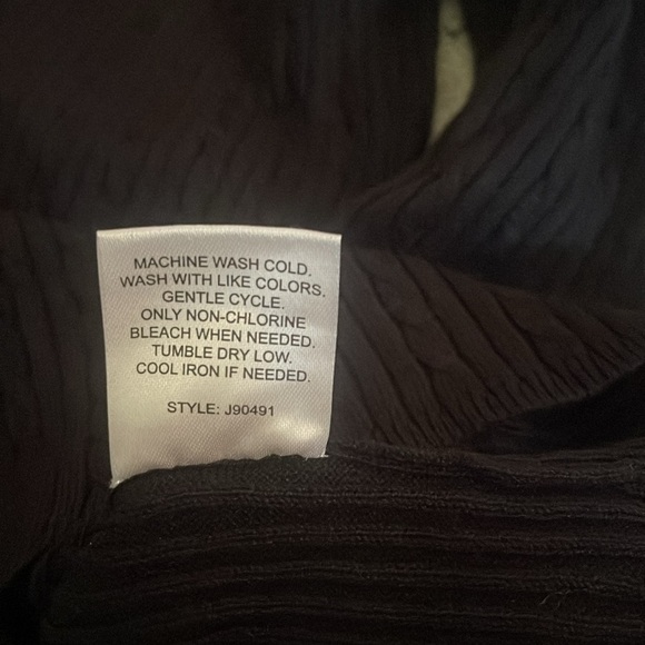 Hooked up ribbed cold shoulder faux turtleneck - Picture 6 of 7